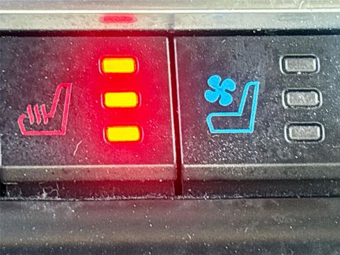 Used 2023 Ford Expedition Max XLT image 21