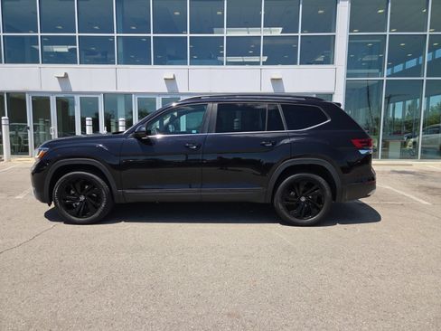 Certified 2023 Volkswagen Atlas SE w/ Black Wheel Package FWD image 14