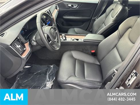Used 2024 Volvo V60 B5 Cross Country Plus image 11