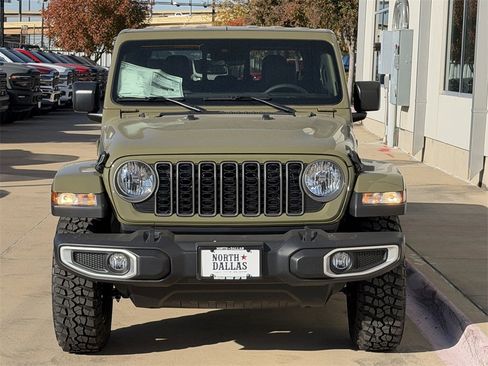 New 2025 Jeep Gladiator Sport image 3