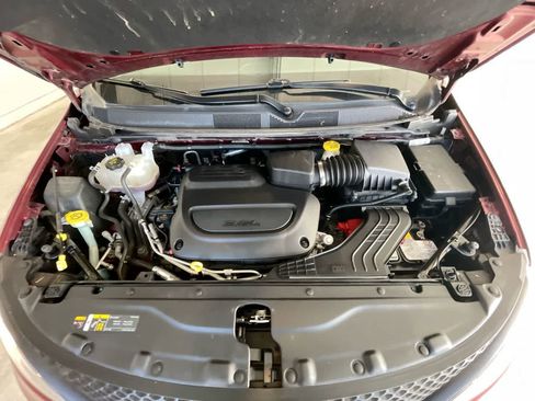 Used 2023 Chrysler Voyager LX image 25