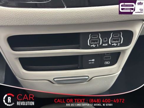 Used 2022 Chrysler Pacifica Touring-L image 46