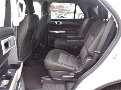 Used 2023 Ford Explorer XLT image 30