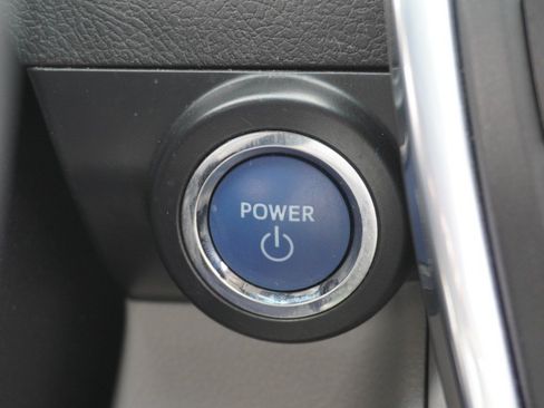 Used 2015 Toyota Camry XLE w/ Moonroof Package FWD image 21