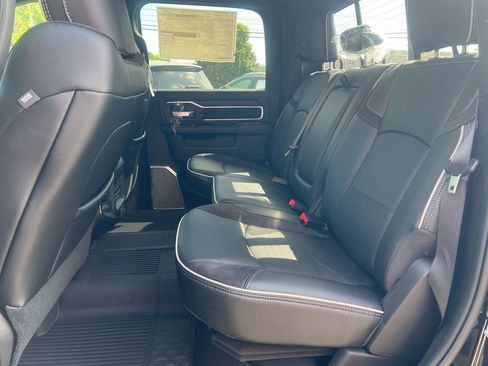 New 2026 RAM 2500 Laramie AWD/4WD image 18