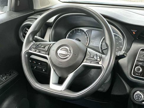 Used 2022 Nissan Kicks S FWD image 27