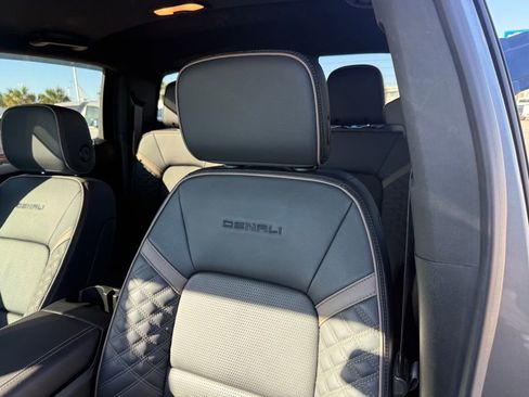 Used 2023 GMC Canyon Denali image 22