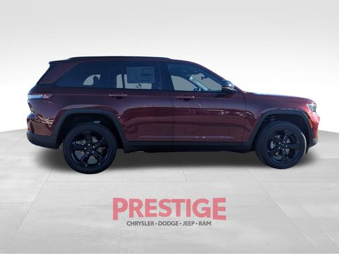 New 2025 Jeep Grand Cherokee 4WD image 4