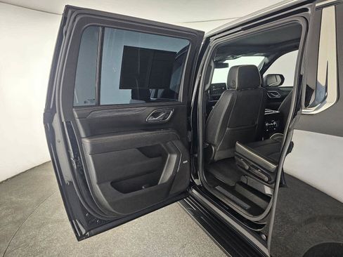 Used 2024 GMC Yukon XL SLT w/ SLT Luxury Package AWD/4WD image 17