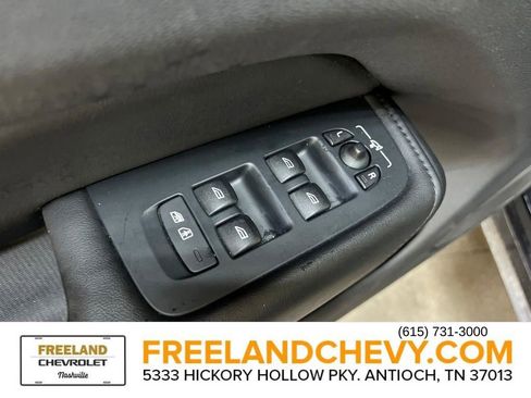 Used 2023 Volvo XC60 B5 Plus image 23