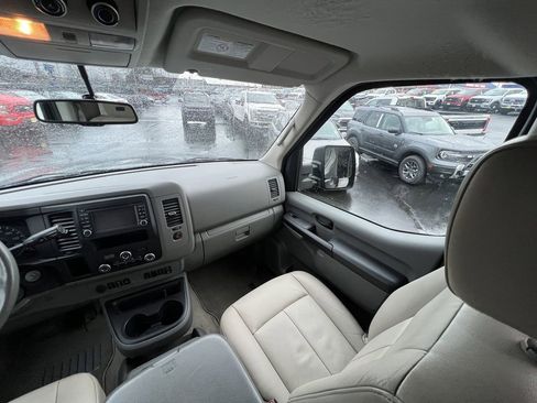 Used 2019 Nissan NV 3500 SL image 18