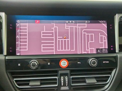 Used 2024 Porsche Macan w/ Premium Plus Package image 45