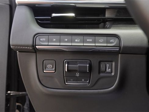 Used 2024 Cadillac Escalade ESV Premium Luxury Platinum image 23