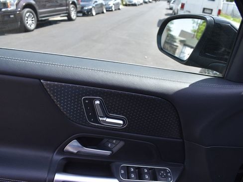 Used 2025 Mercedes-Benz GLB 250 image 13