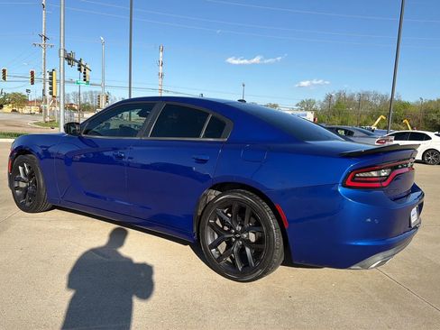 Used 2019 Dodge Charger SXT w/ Blacktop Package image 12