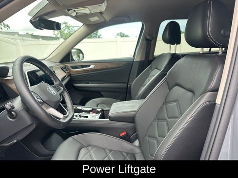 Used 2025 Volkswagen Atlas SE FWD image 12