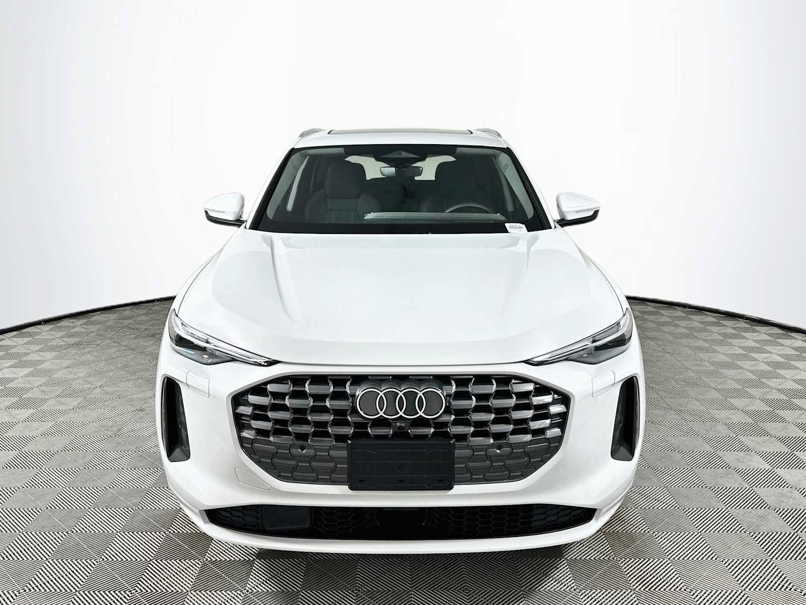 Certified 2025 Audi Q5 Premium Plus AWD/4WD image 2