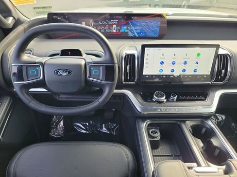 New 2026 Ford Expedition Platinum image 4