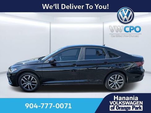 Certified 2025 Volkswagen Jetta SE FWD image 6