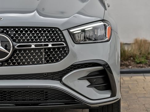 Used 2024 Mercedes-Benz GLE 350 4MATIC w/ AMG Line Exterior image 9