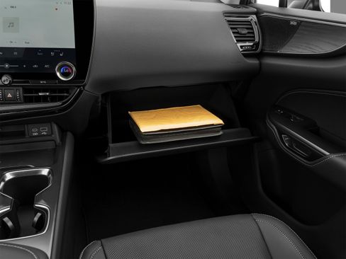 Used 2025 Lexus NX 250 FWD w/ Towing Package (2000 Lbs) image 32