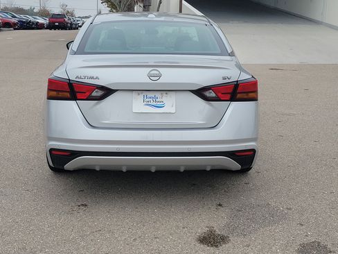 Used 2023 Nissan Altima 2.5 SV image 5