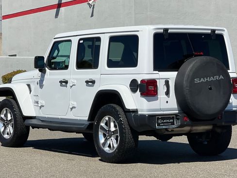 Used 2018 Jeep Wrangler Unlimited Sahara AWD/4WD image 7