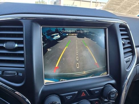 Used 2017 Jeep Grand Cherokee Limited image 10