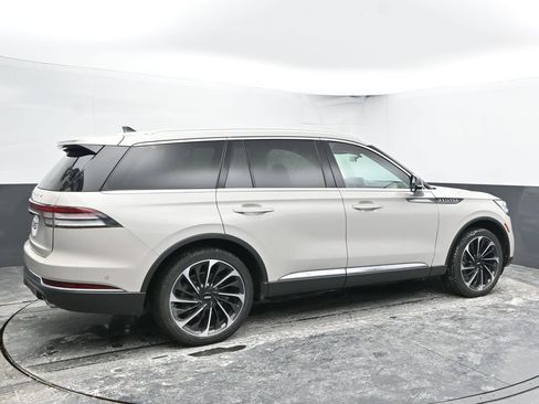 Used 2024 Lincoln Aviator Reserve w/ Equipment Group 201A image 12