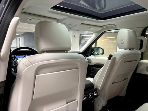 Used 2020 Land Rover Discovery HSE image 19