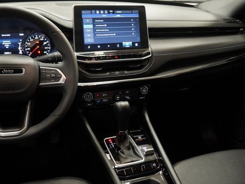 Used 2025 Jeep Compass Latitude w/ Altitude Special Edition image 22