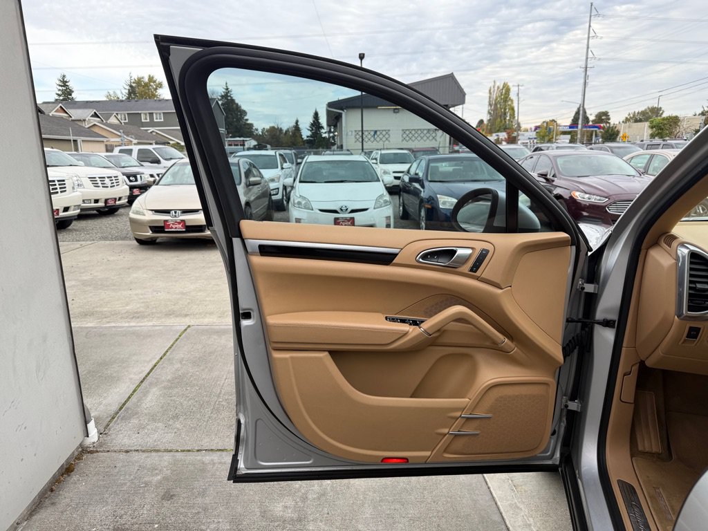 Used 2014 Porsche Cayenne S AWD/4WD image 8