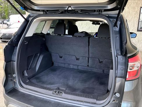 Used 2017 Ford Escape SE w/ Equipment Group 201A FWD image 32