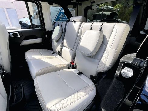 Used 2021 Jeep Wrangler Unlimited Sahara image 20