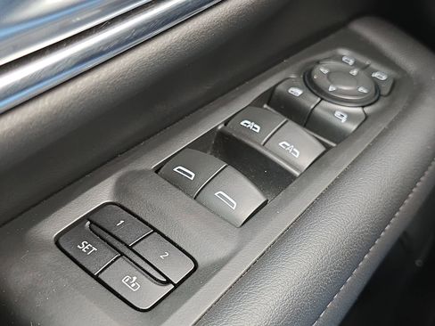 Used 2022 Chevrolet Tahoe Z71 w/ Luxury Package image 13