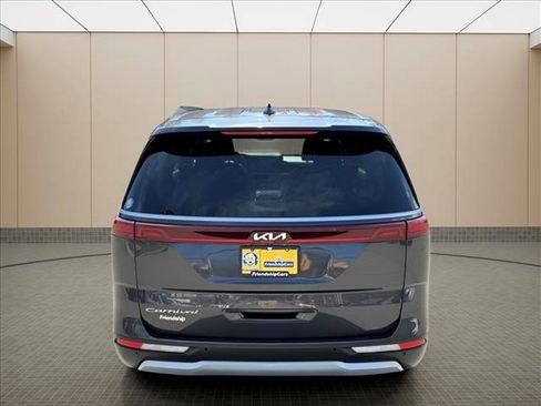 Used 2022 Kia Carnival LX FWD image 6