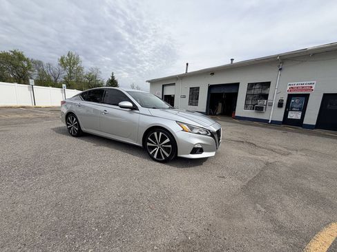 Used 2020 Nissan Altima 2.5 SL FWD image 44