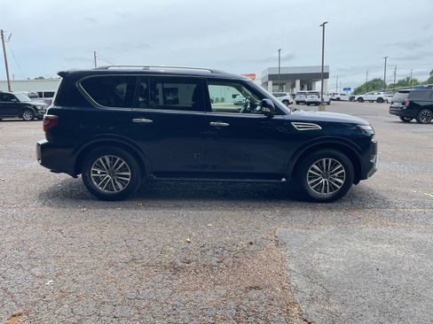 Used 2024 Nissan Armada SL w/ Captain's Chairs Package RWD image 6