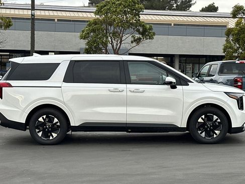 New 2026 Kia Carnival LXS image 3