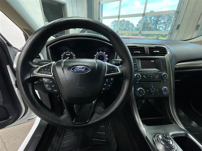 Used 2018 Ford Fusion SE FWD image 14