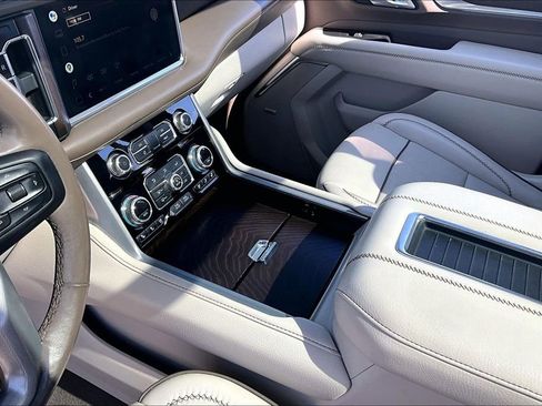 Used 2022 GMC Yukon XL Denali image 18
