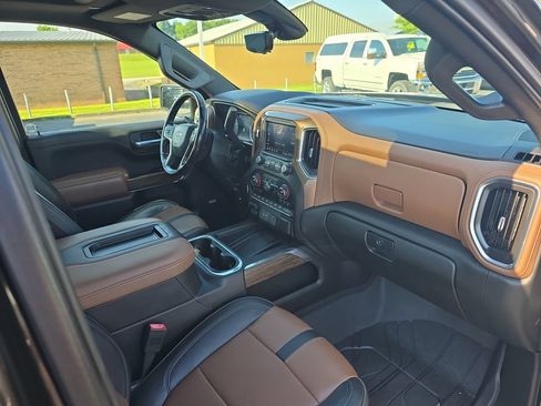 Used 2020 Chevrolet Silverado 1500 High Country w/ Technology Package AWD/4WD image 25