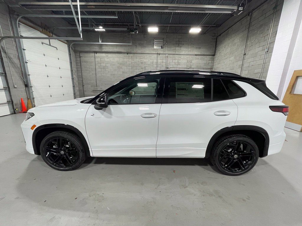 New 2026 Volkswagen Tiguan SE R-Line AWD/4WD image 2
