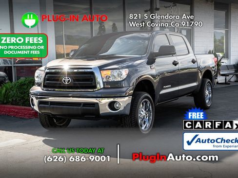 Used 2013 Toyota Tundra 4x4 CrewMax w/ Tow Pkg image 3
