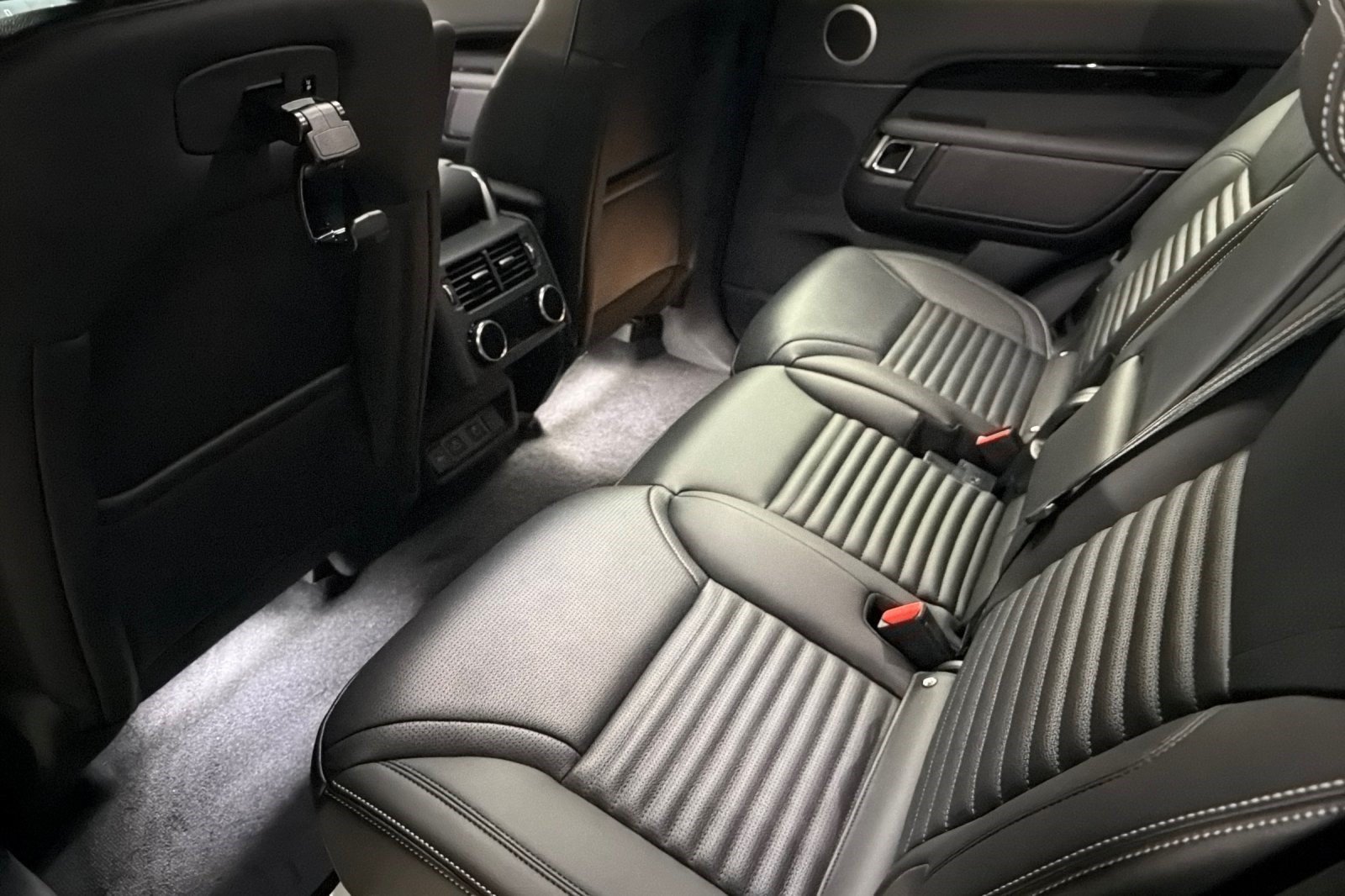 New 2026 Land Rover Discovery S AWD/4WD image 25