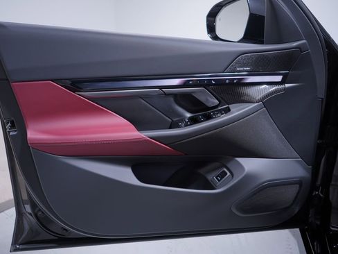 New 2026 BMW 550e xDrive w/ Premium Package image 12