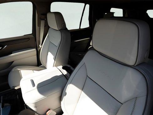 New 2026 GMC Yukon Denali w/ Denali Reserve Package image 10