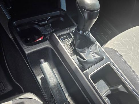 Used 2022 Toyota Tacoma TRD Off-Road w/ Technology Package AWD/4WD image 20