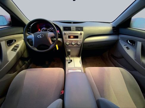 Used 2010 Toyota Camry LE FWD image 14