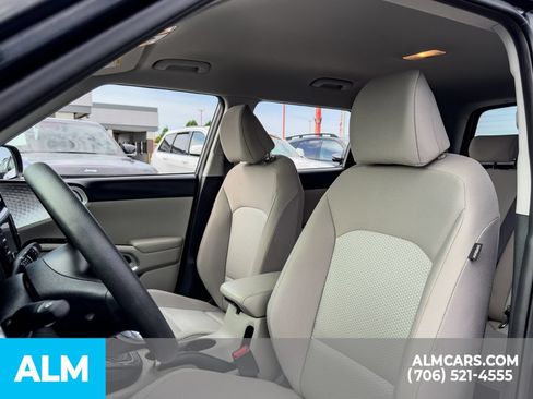 Used 2025 Kia Soul LX w/ LX Technology Package FWD image 8
